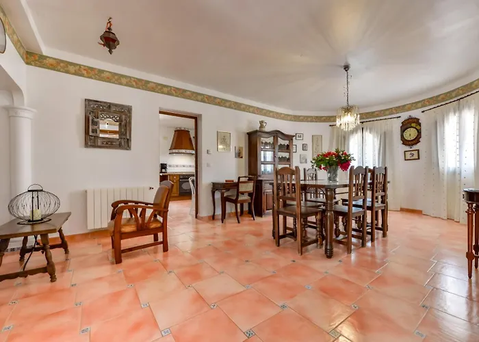 Guzman - Petra Willa Benissa